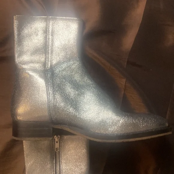 FREE PEOPLE Luna Womens Leather Ankle Zipper Boots metallic size 8 Silver 🎀 New - Picture 3 of 10